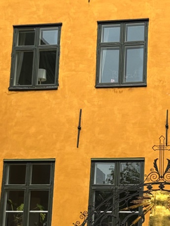 anchors on ends of support rods through building